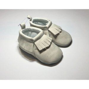 2/$20 NWOT Ivory Baby Moccasins 0-3 months